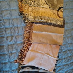 Elegant Multicolor Paisley Scarf